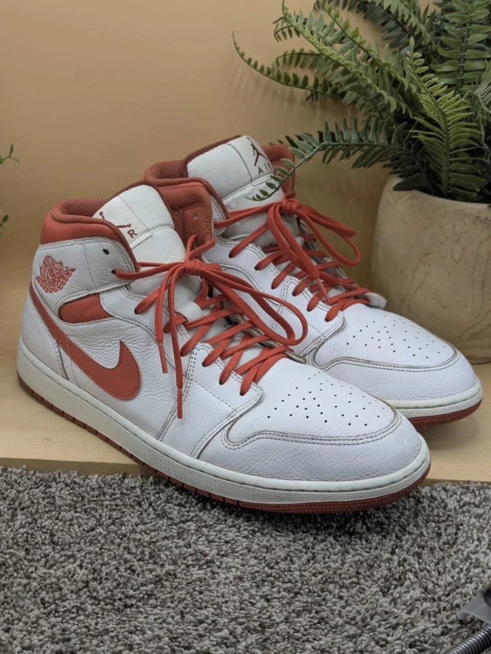 Jordan 1 SE Mid White Leather Mens Size 14 Basketball Shoes Casual Walking Sport